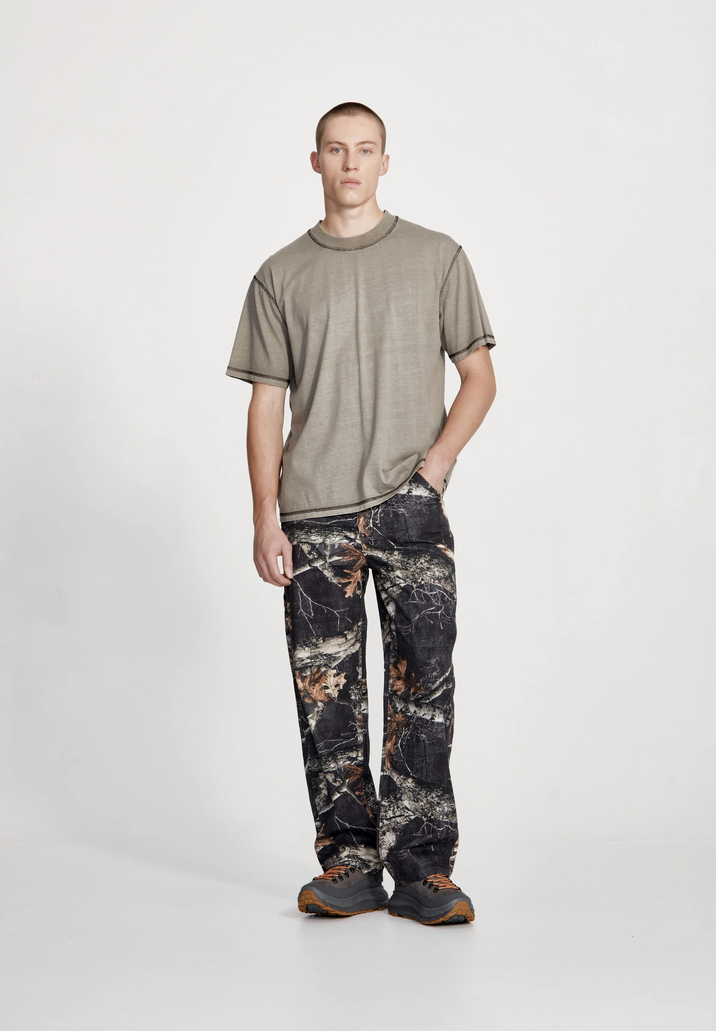 COTTON JERSEY STUDIO TEE, SMOKE WITH BLACK - Image 3