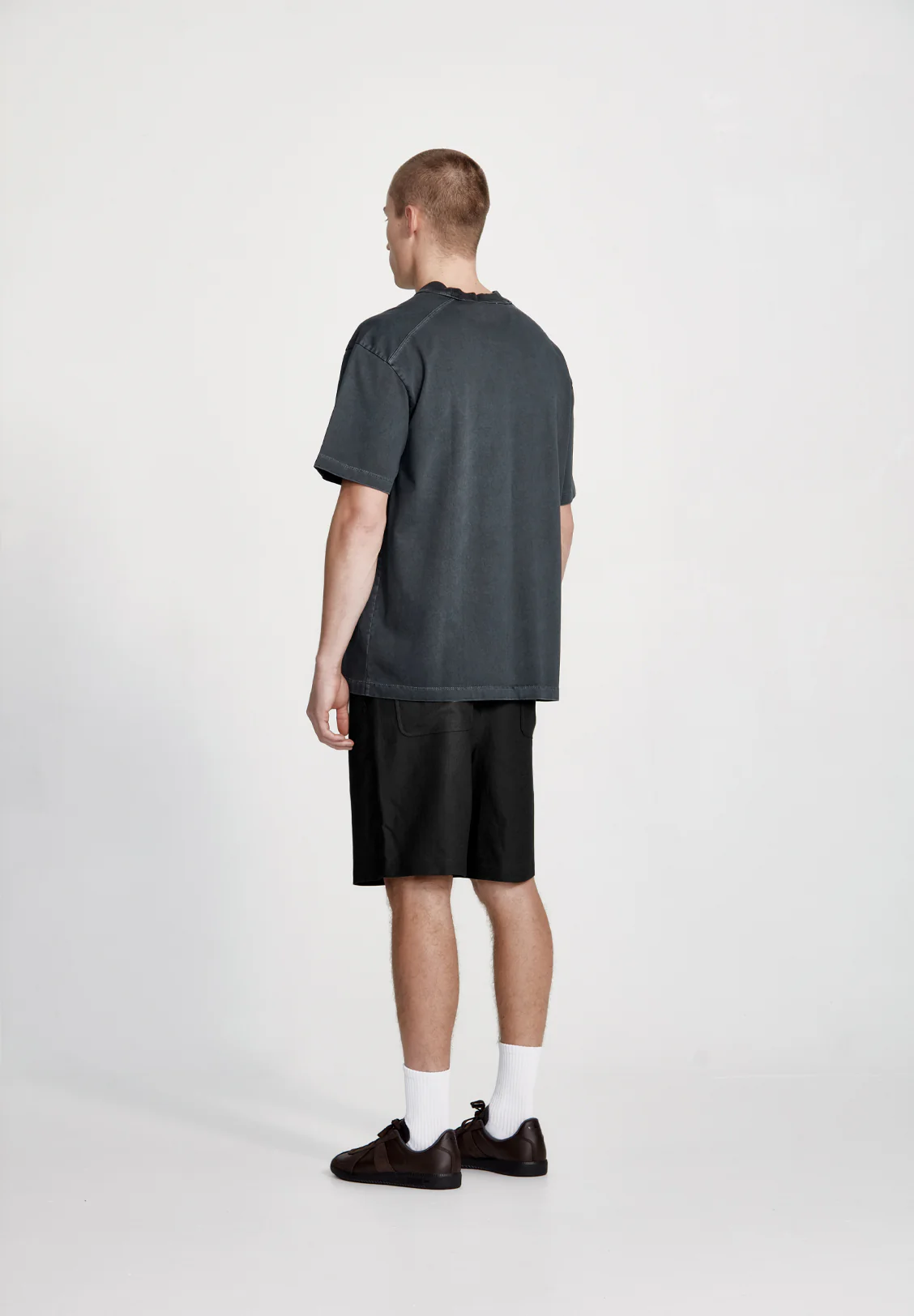 LINEN BLEND STUDIO SHORT, BLACK - Image 3