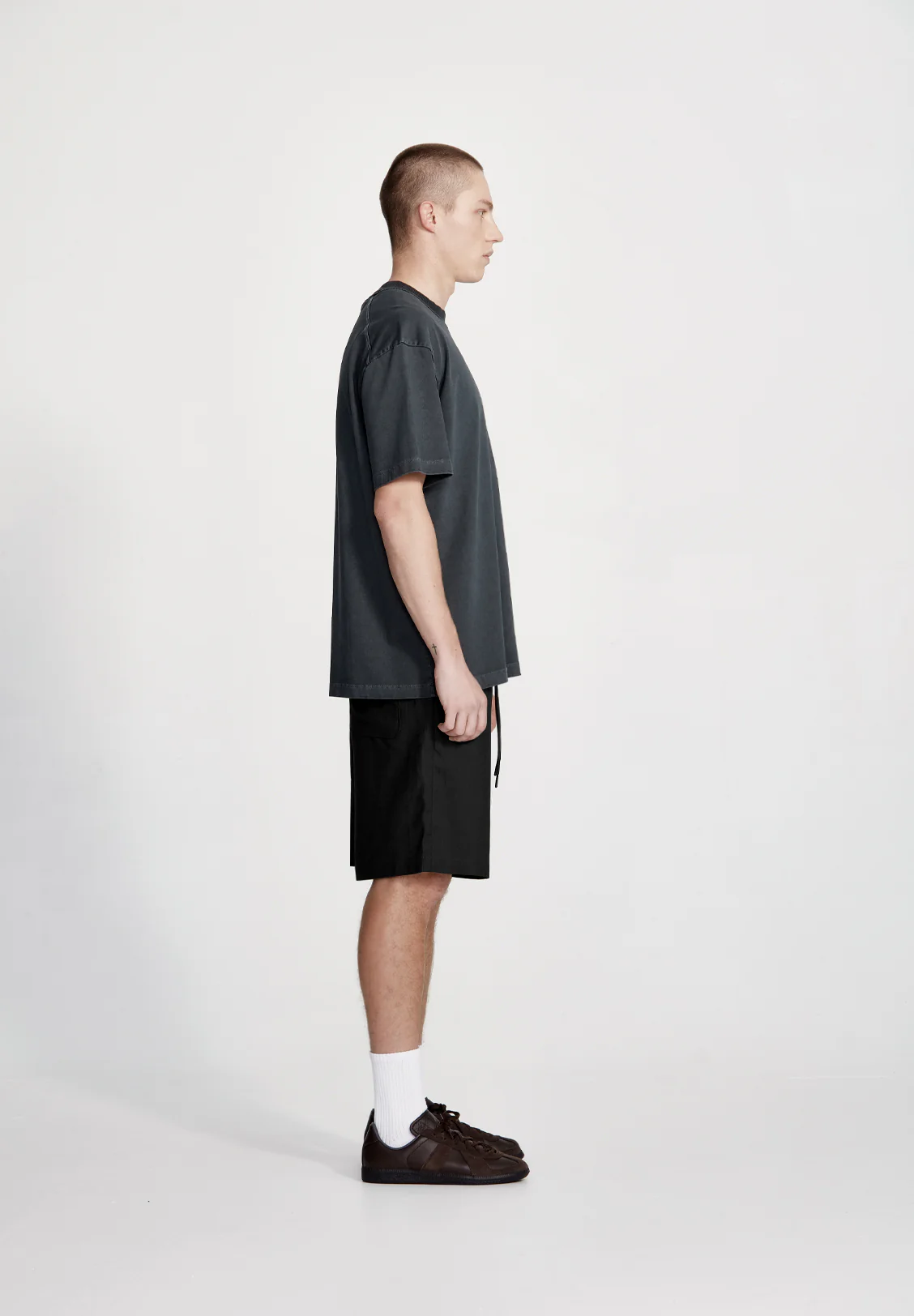 LINEN BLEND STUDIO SHORT, BLACK - Image 4
